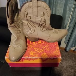 Ladies cowboy boots